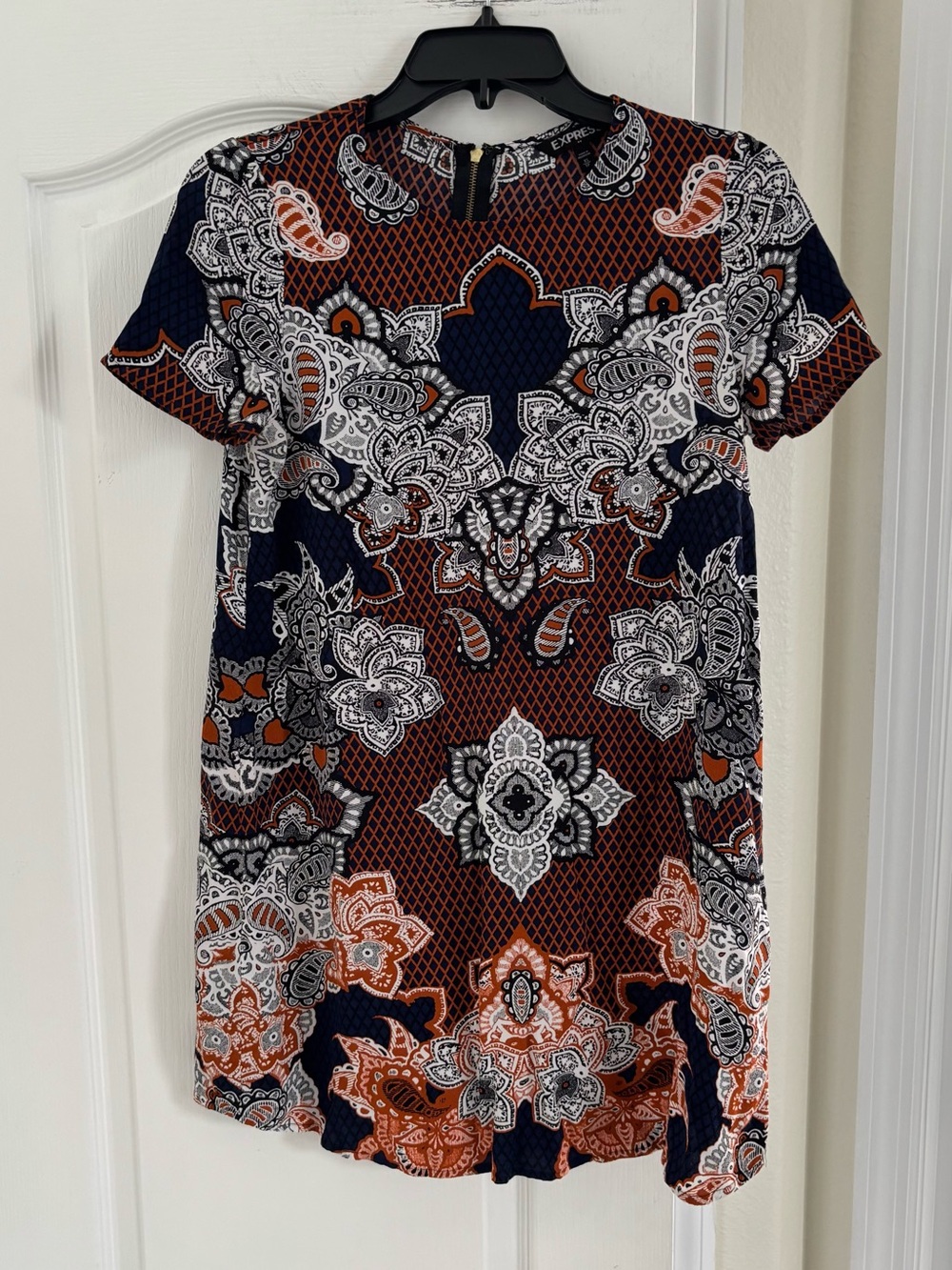 Women’s Express Navy and Rust Paisley Short Sleeve Shift Dress